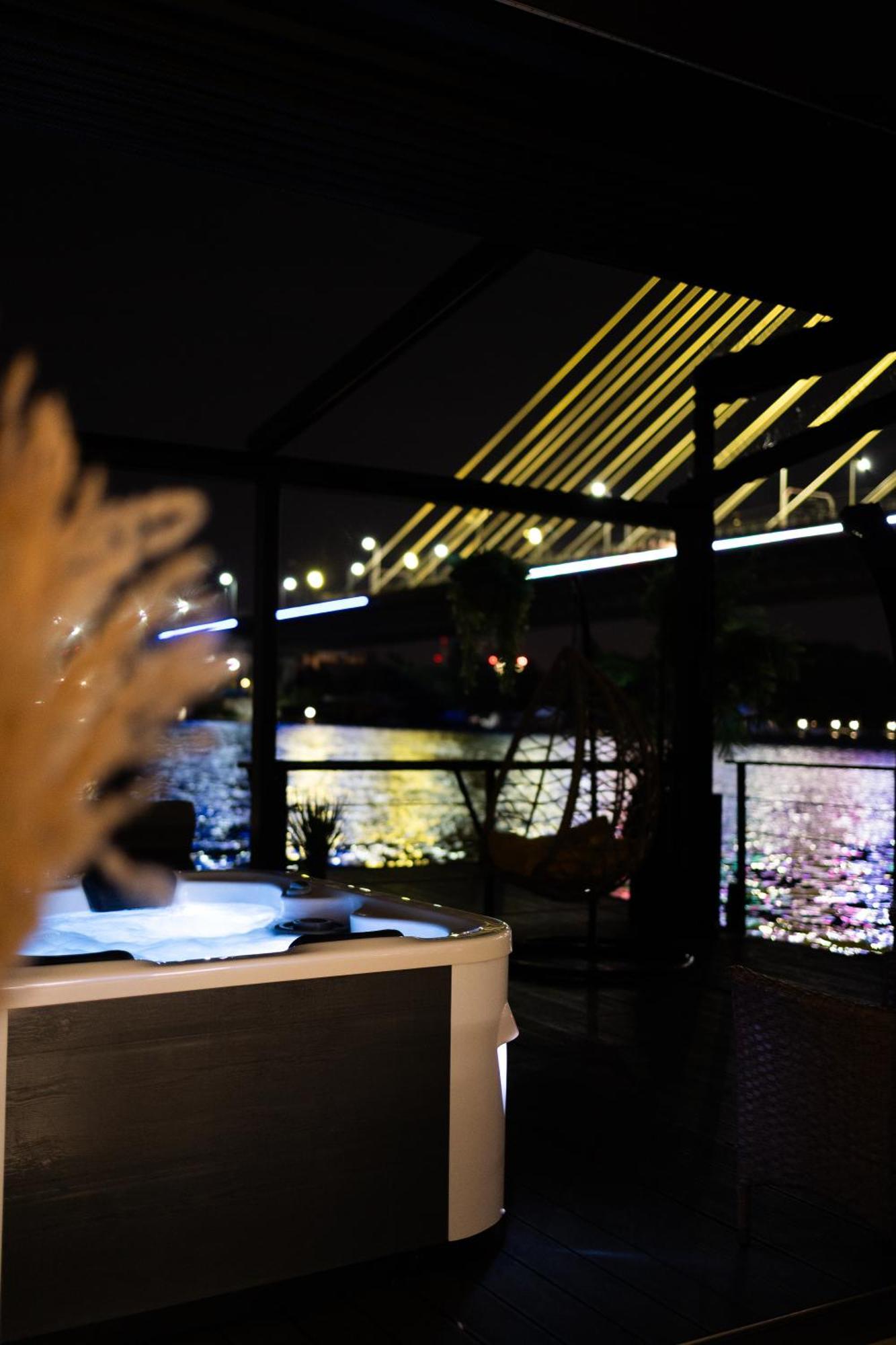 Ada Moment Splav- Kuca Na Reci Beograd- Floating House On Sava River ,베오그라드 외부 사진