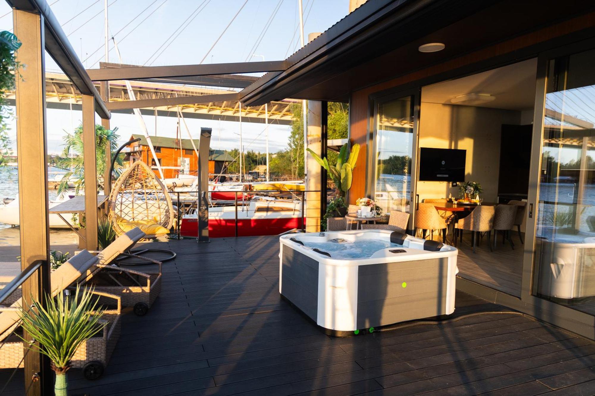 Ada Moment Splav- Kuca Na Reci Beograd- Floating House On Sava River ,베오그라드 외부 사진